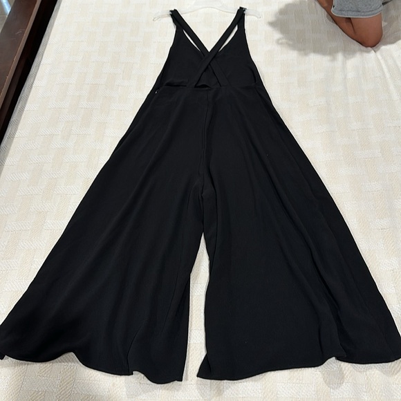 URBAN OUTFITTERS V-Neck Cross Back Cropped Wide Leg Jumpsuit Neutral Bla… - Picture 4 of 14